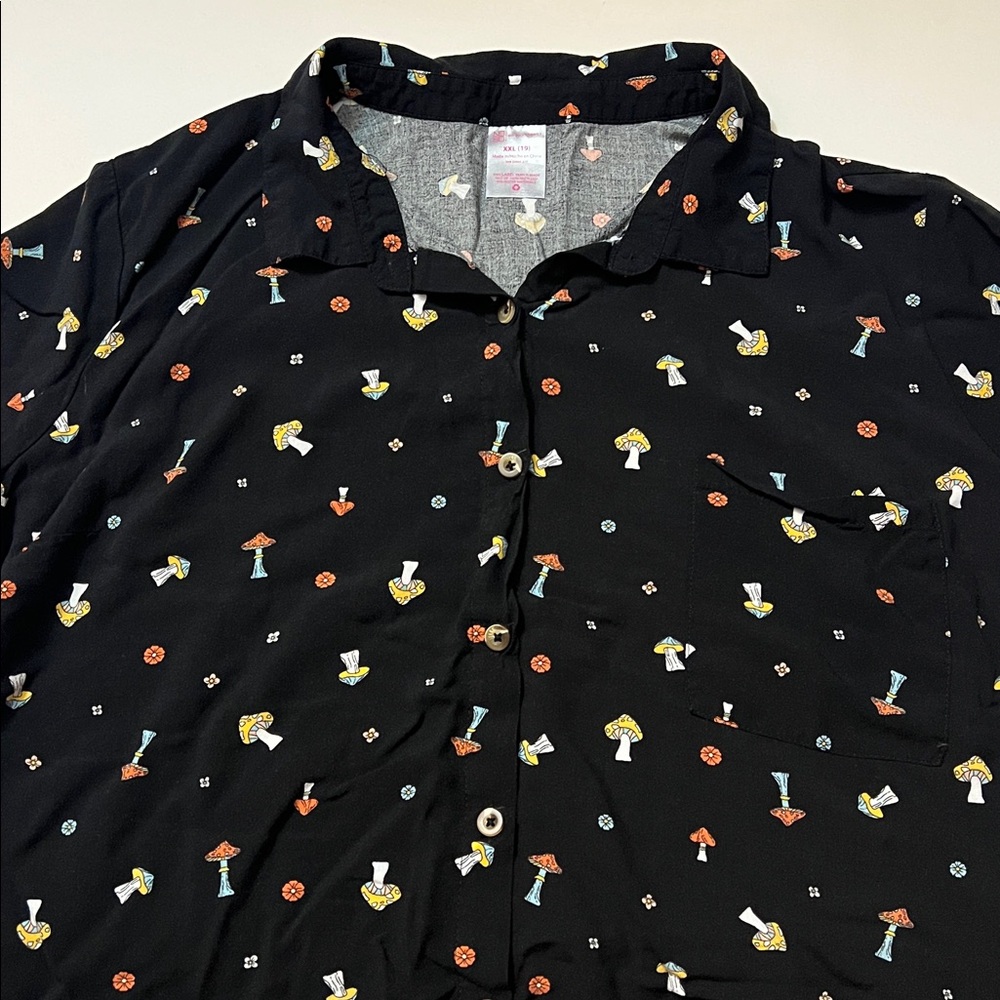 Black Mushroom button down short sleeve shirt women’s juniors XXL / 19 - Picture 4 of 11